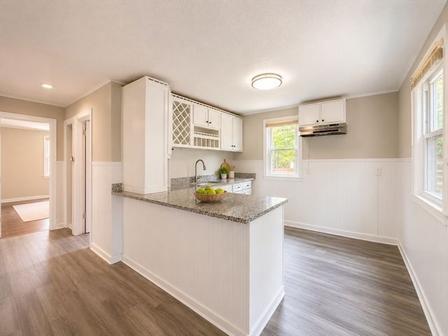 4 Wolfe St, Springfield, MA 01020