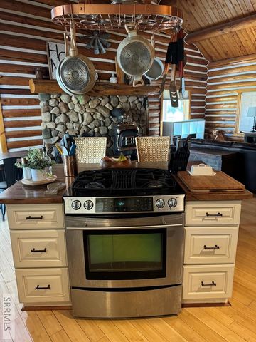 140 Redwood Road, Salmon, ID 83467