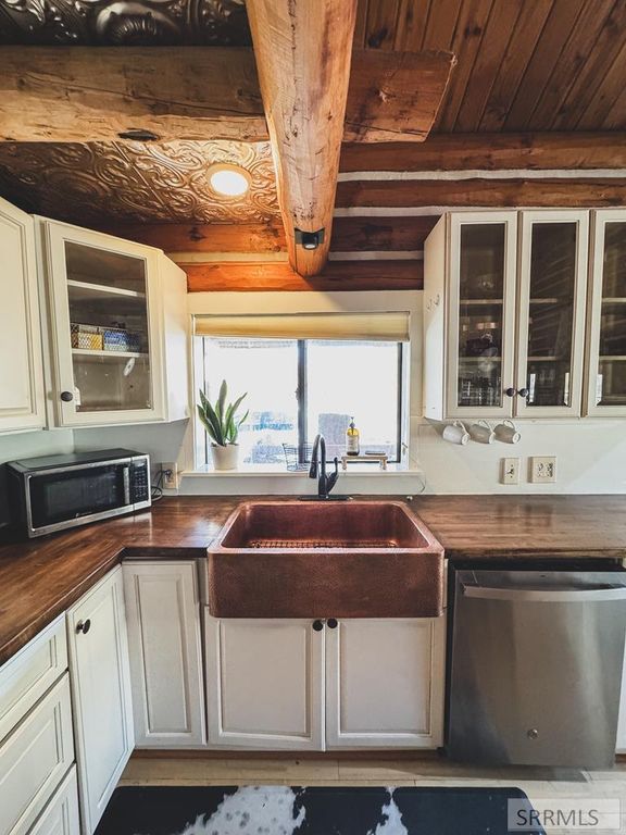 Image 12 of property listing at 140 Redwood Road, Salmon, ID 83467
