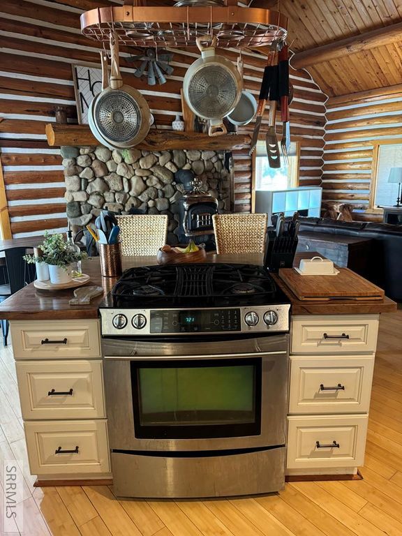 Image 14 of property listing at 140 Redwood Road, Salmon, ID 83467