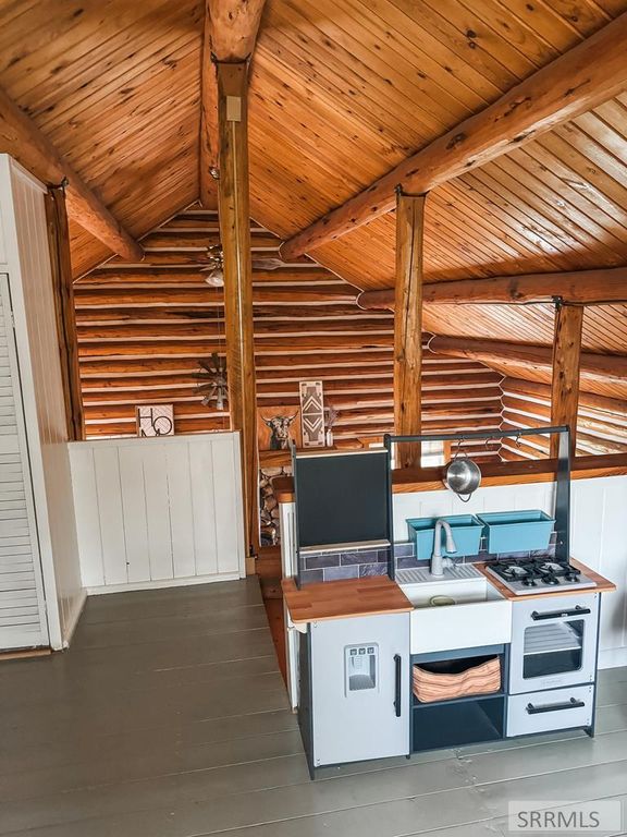 Image 17 of property listing at 140 Redwood Road, Salmon, ID 83467