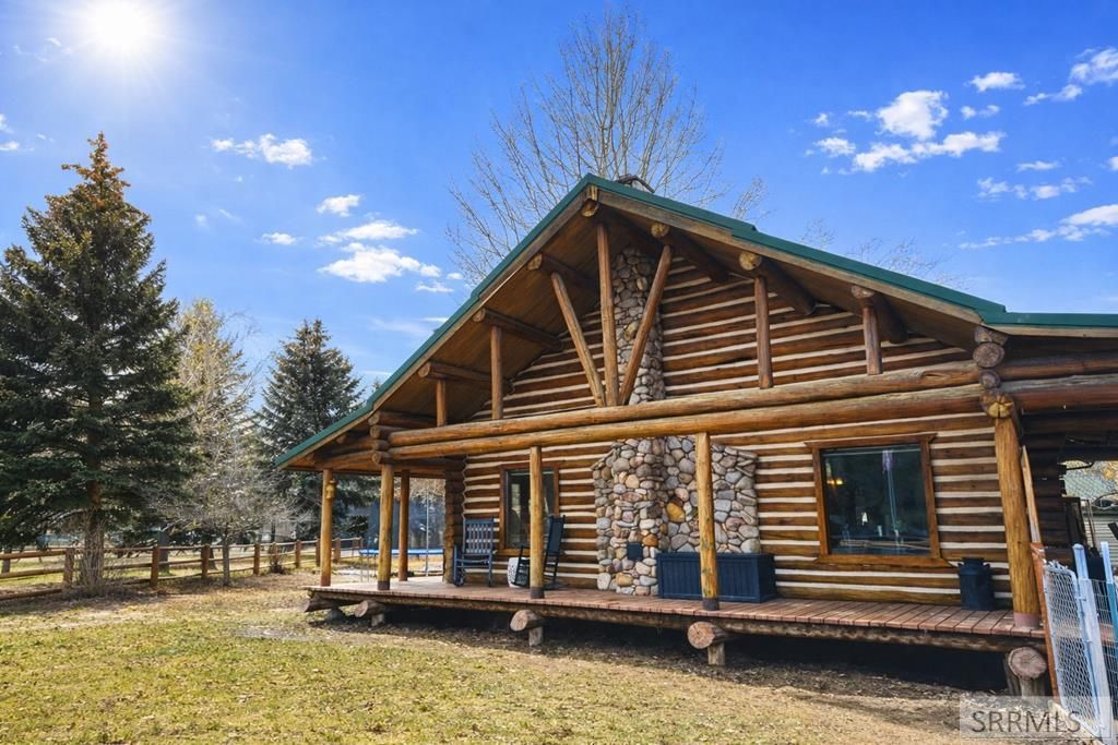 Image 2 of property listing at 140 Redwood Road, Salmon, ID 83467