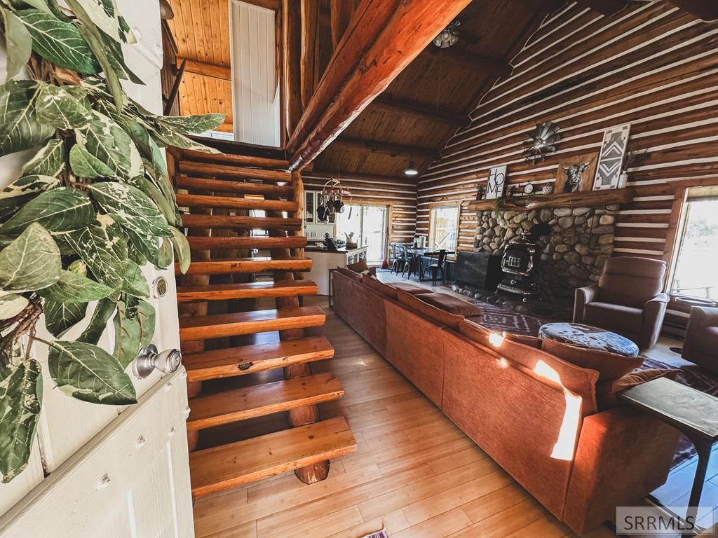 Image 5 of property listing at 140 Redwood Road, Salmon, ID 83467