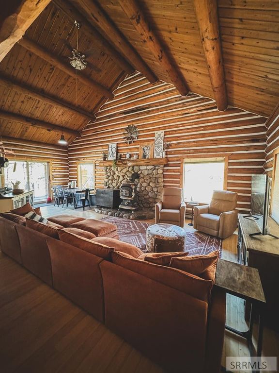 Image 6 of property listing at 140 Redwood Road, Salmon, ID 83467