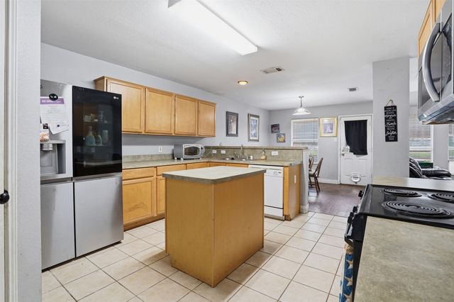 211 Jacinth Lane, Granbury, TX 76049