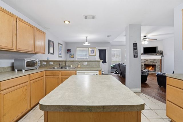 211 Jacinth Lane, Granbury, TX 76049