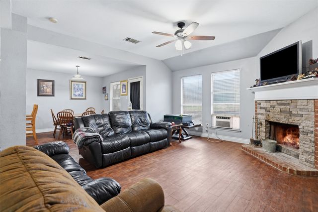 211 Jacinth Lane, Granbury, TX 76049