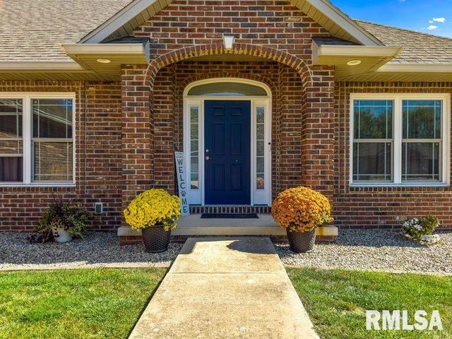 208 Ironwood Drive, Pekin, IL 61554