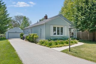 1620 Elder Lane, Northfield, IL 60093
