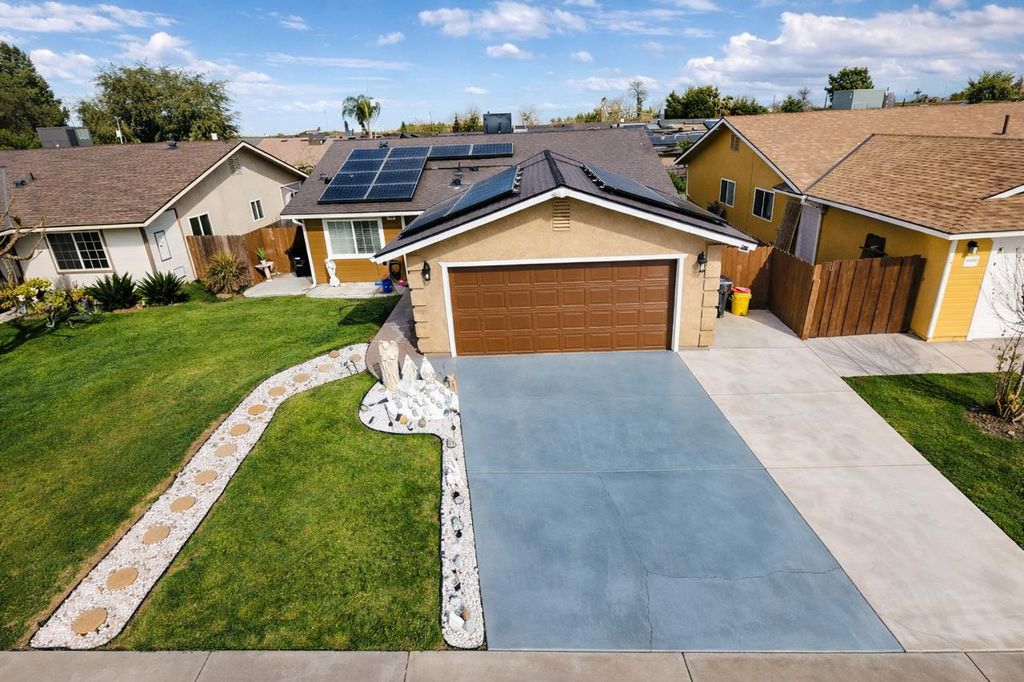 Image 1 of property listing at 23663 Uvas Avenue, Madera, CA 93637