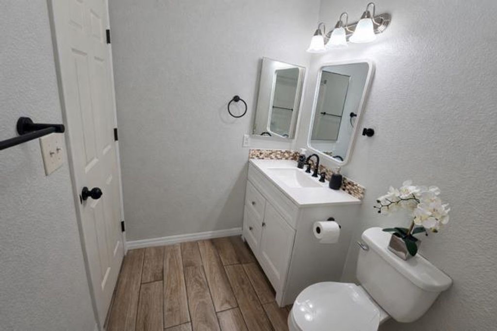 Image 10 of property listing at 23663 Uvas Avenue, Madera, CA 93637