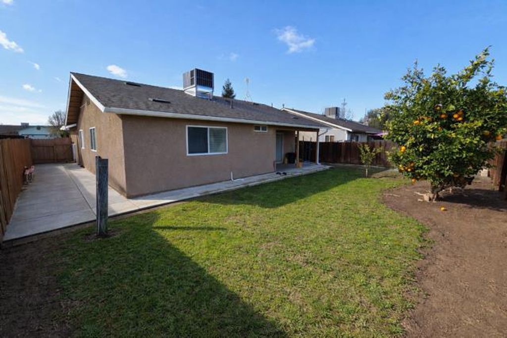 Image 18 of property listing at 23663 Uvas Avenue, Madera, CA 93637