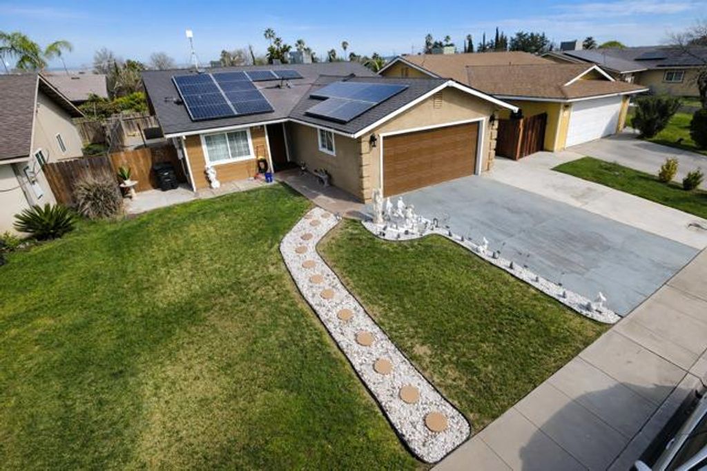 Image 2 of property listing at 23663 Uvas Avenue, Madera, CA 93637