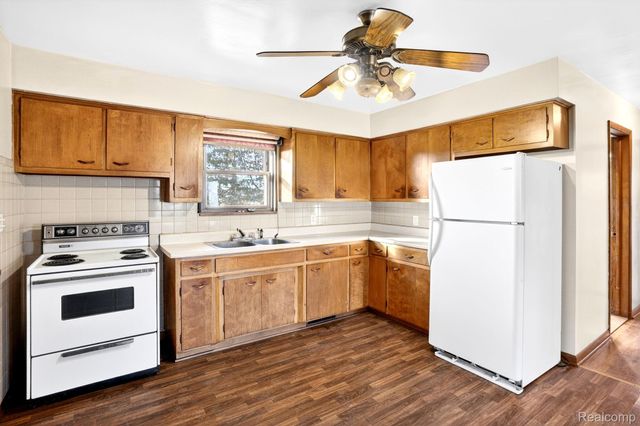 1397 N Seymour Road, Clayton Charter Township, MI 48433