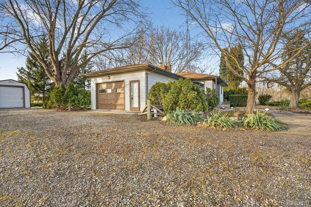 1397 N Seymour Road, Clayton Charter Township, MI 48433