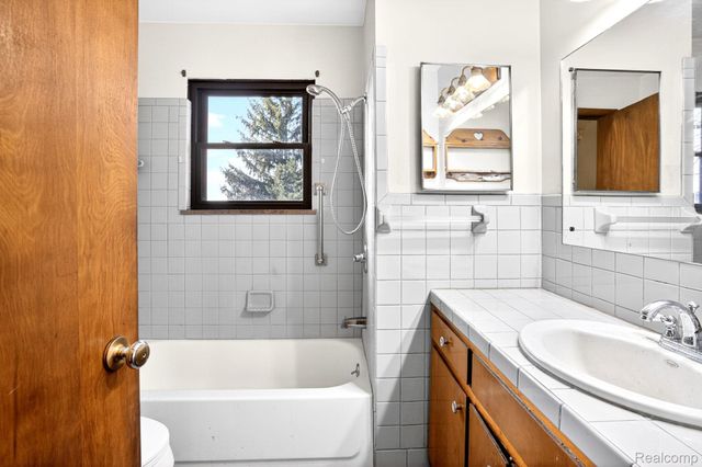 1397 N Seymour Road, Clayton Charter Township, MI 48433