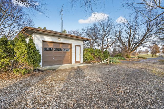 1397 N Seymour Road, Clayton Charter Township, MI 48433