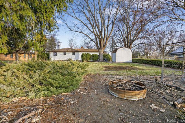 1397 N Seymour Road, Clayton Charter Township, MI 48433