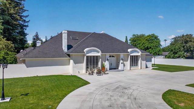 5261 N Van Ness Boulevard, Fresno, CA 93711