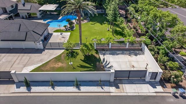 5261 N Van Ness Boulevard, Fresno, CA 93711