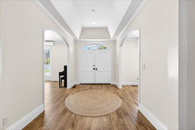 5261 N Van Ness Boulevard, Fresno, CA 93711