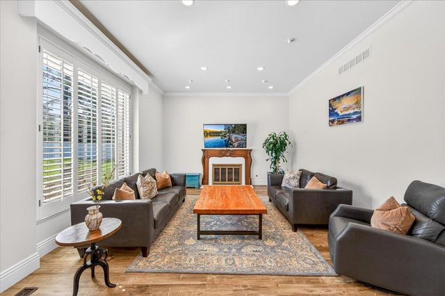 5261 N Van Ness Boulevard, Fresno, CA 93711