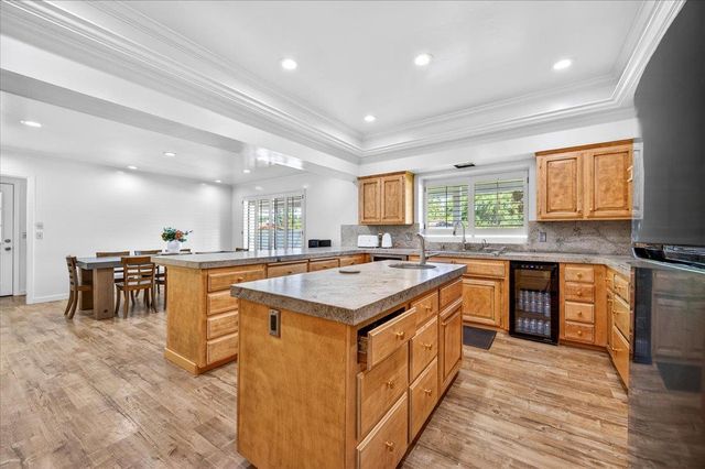 5261 N Van Ness Boulevard, Fresno, CA 93711