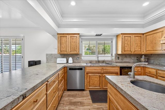 5261 N Van Ness Boulevard, Fresno, CA 93711