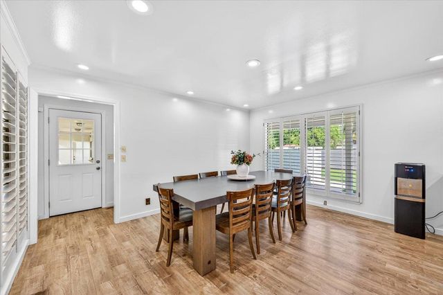 5261 N Van Ness Boulevard, Fresno, CA 93711