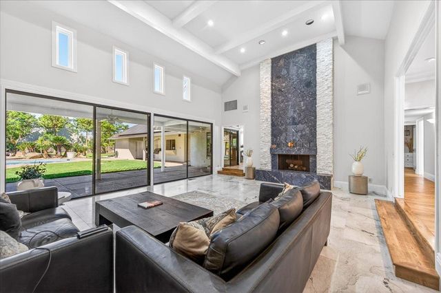 5261 N Van Ness Boulevard, Fresno, CA 93711
