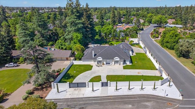 5261 N Van Ness Boulevard, Fresno, CA 93711