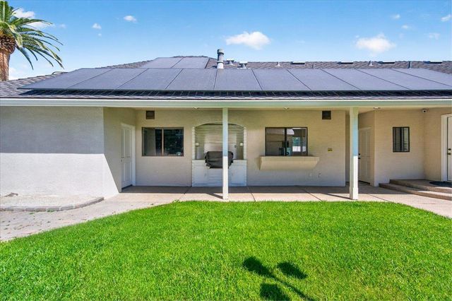 5261 N Van Ness Boulevard, Fresno, CA 93711