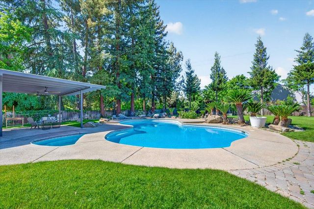 5261 N Van Ness Boulevard, Fresno, CA 93711