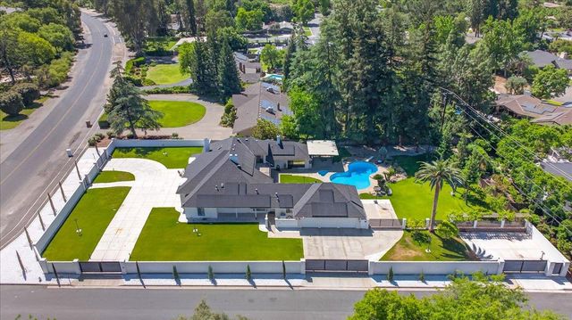 5261 N Van Ness Boulevard, Fresno, CA 93711