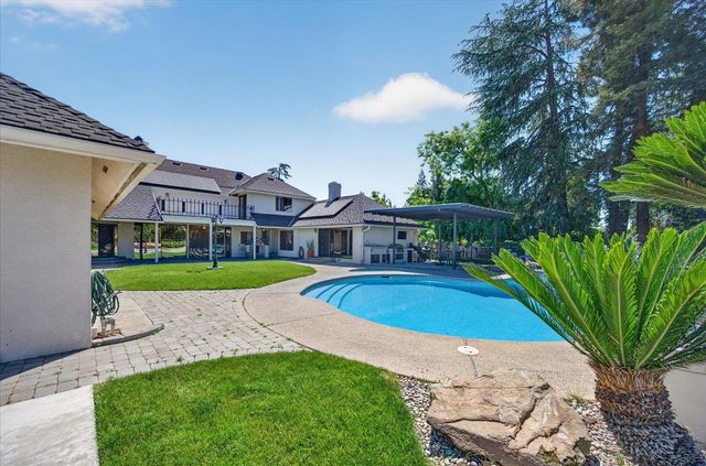 5261 N Van Ness Boulevard, Fresno, CA 93711
