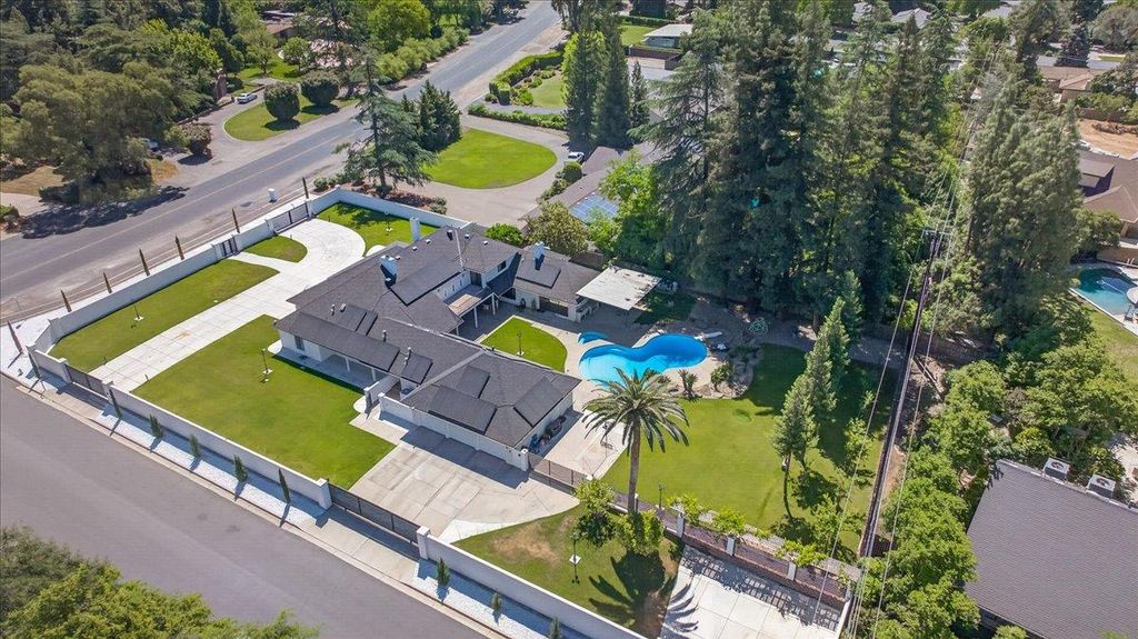 Image 10 of property listing at 5261 N Van Ness Boulevard, Fresno, CA 93711