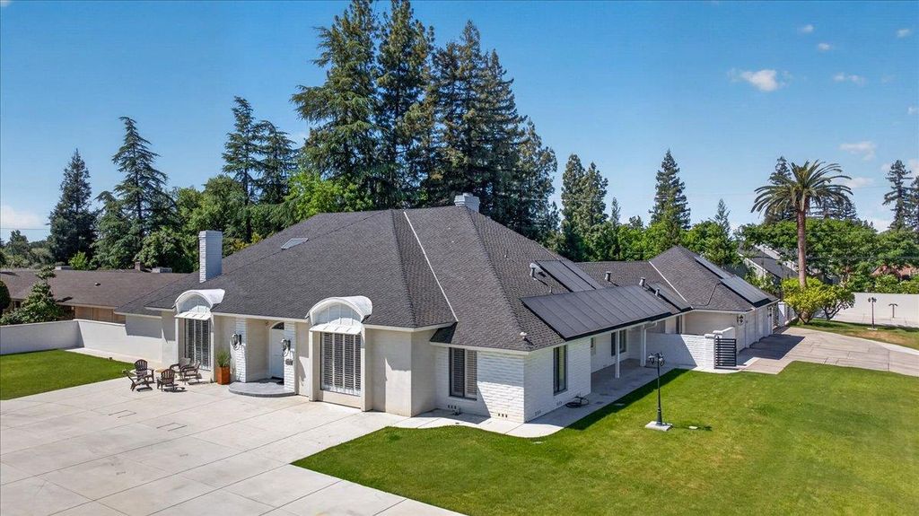 Image 12 of property listing at 5261 N Van Ness Boulevard, Fresno, CA 93711