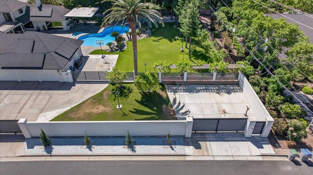 Image 14 of property listing at 5261 N Van Ness Boulevard, Fresno, CA 93711