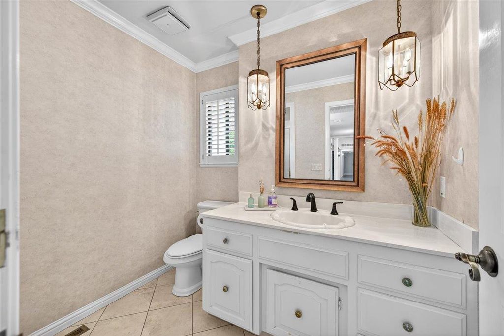 Image 26 of property listing at 5261 N Van Ness Boulevard, Fresno, CA 93711