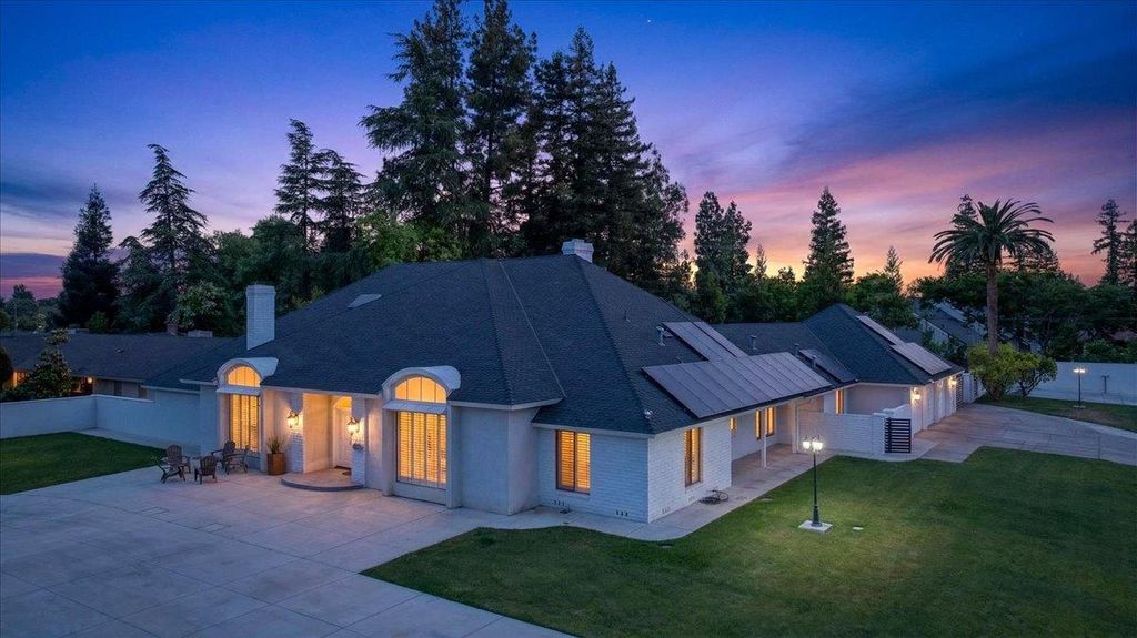 Image 3 of property listing at 5261 N Van Ness Boulevard, Fresno, CA 93711