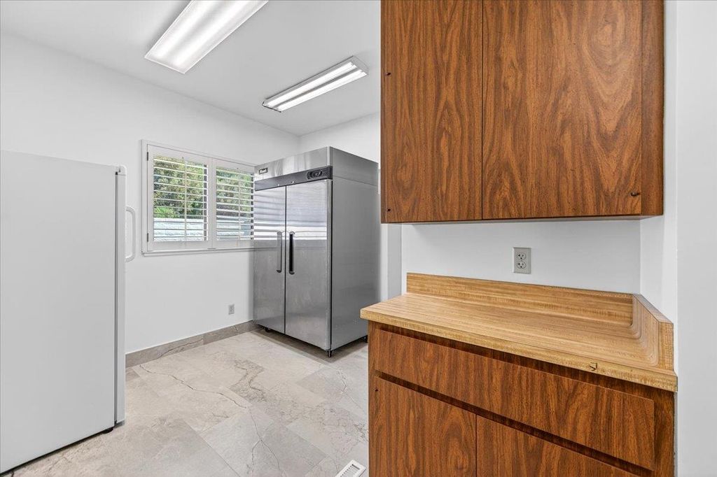 Image 41 of property listing at 5261 N Van Ness Boulevard, Fresno, CA 93711