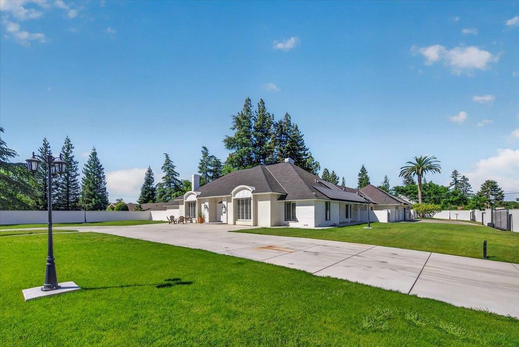 Image 6 of property listing at 5261 N Van Ness Boulevard, Fresno, CA 93711