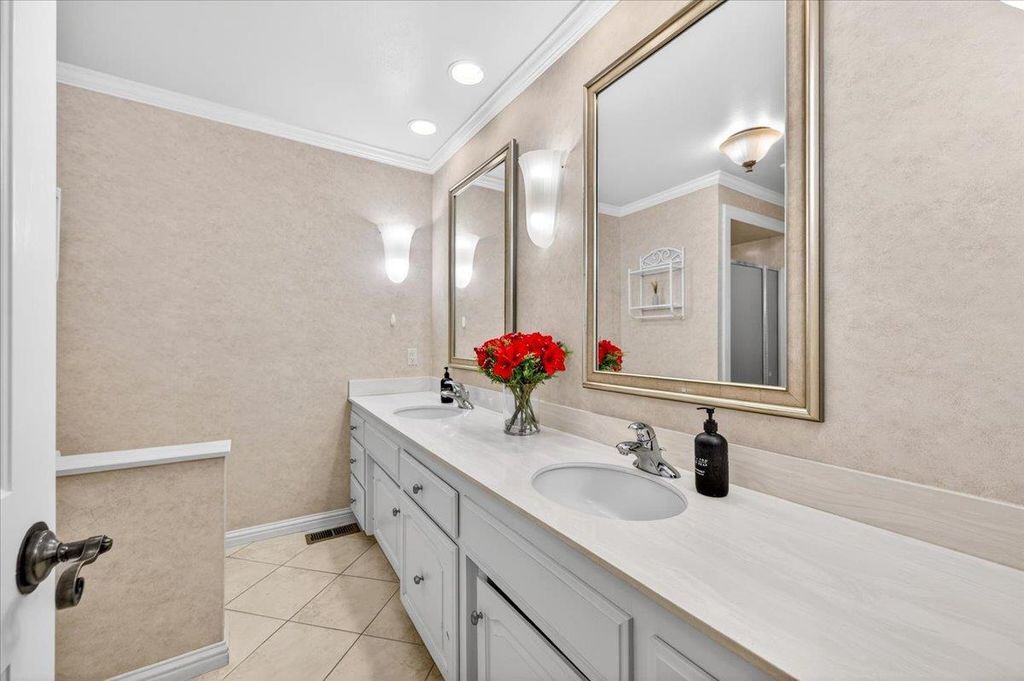 Image 65 of property listing at 5261 N Van Ness Boulevard, Fresno, CA 93711