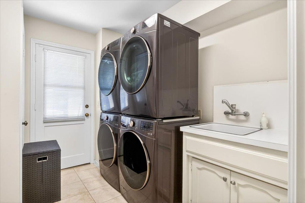 Image 69 of property listing at 5261 N Van Ness Boulevard, Fresno, CA 93711