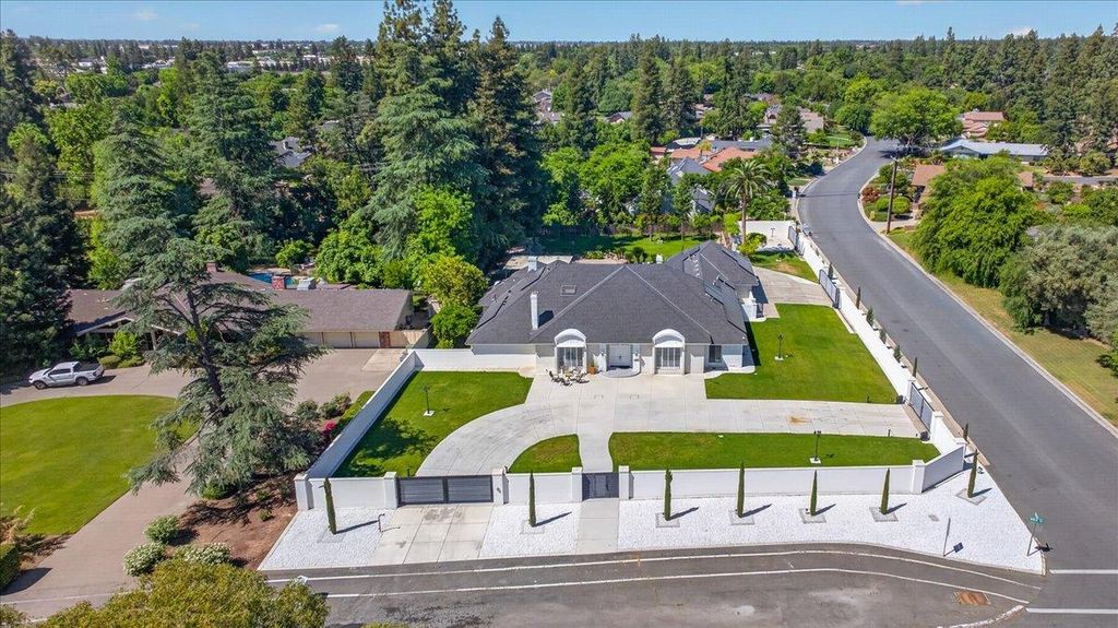 Image 7 of property listing at 5261 N Van Ness Boulevard, Fresno, CA 93711