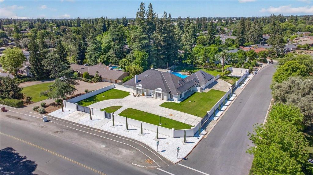 Image 8 of property listing at 5261 N Van Ness Boulevard, Fresno, CA 93711