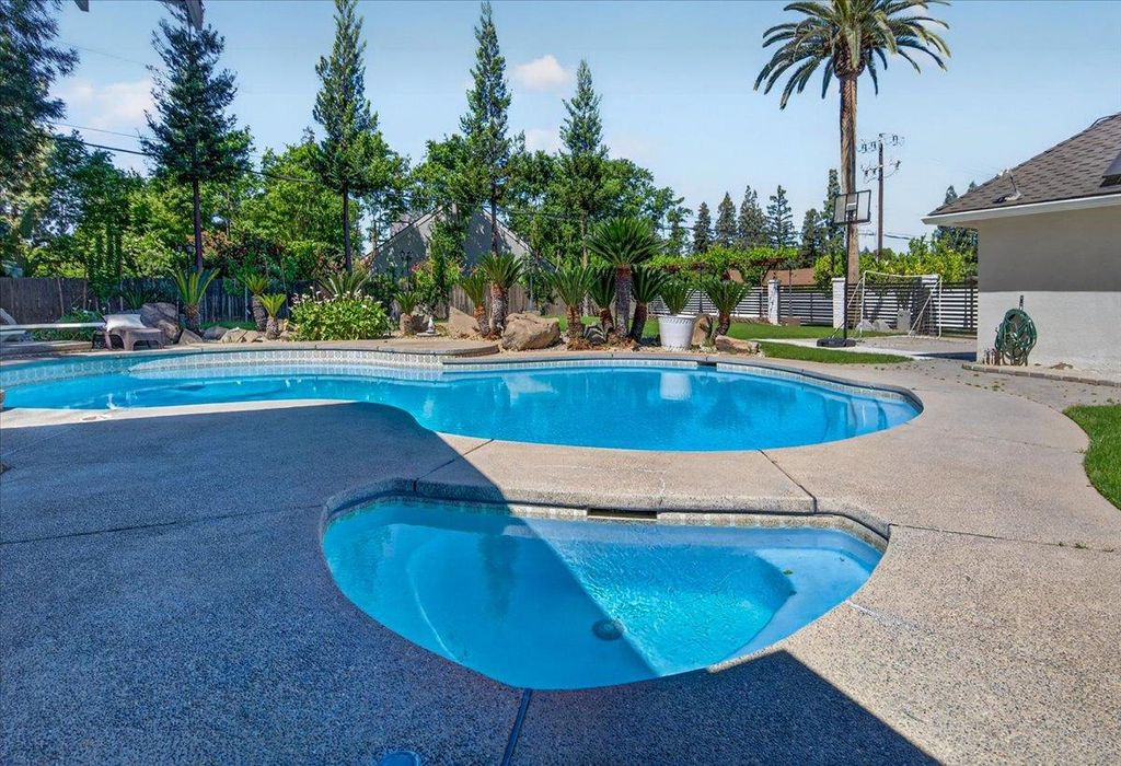Image 87 of property listing at 5261 N Van Ness Boulevard, Fresno, CA 93711