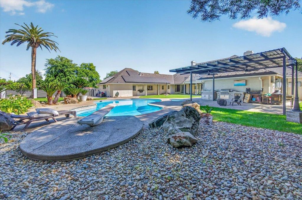 Image 90 of property listing at 5261 N Van Ness Boulevard, Fresno, CA 93711