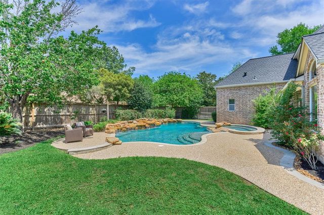 2 S Garnet Bend, The Woodlands, TX 77382