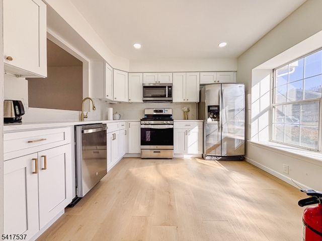 386 Inwood Ct, Franklin Twp., NJ 08873